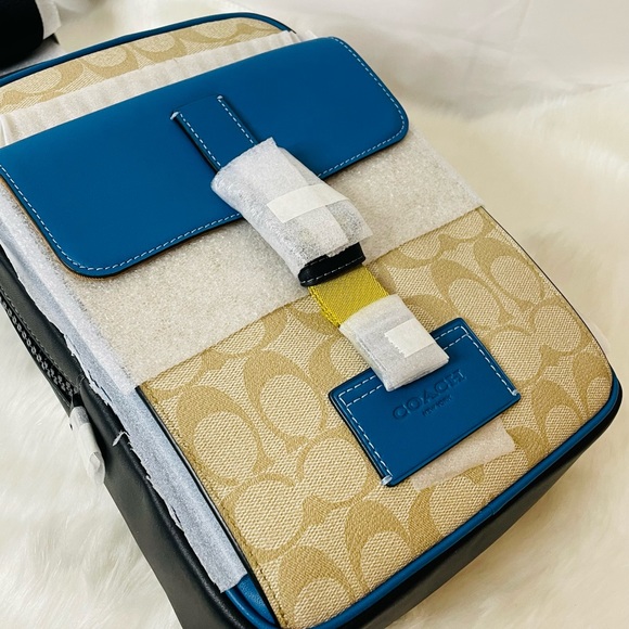 SOLD NWT Coach track pack Signature canvas Sling bag/ backpack crossbody bag - Picture 7 of 13